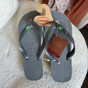 NWT Havaianas Grey Brazil Flag Sandlas✨ 🇧🇷